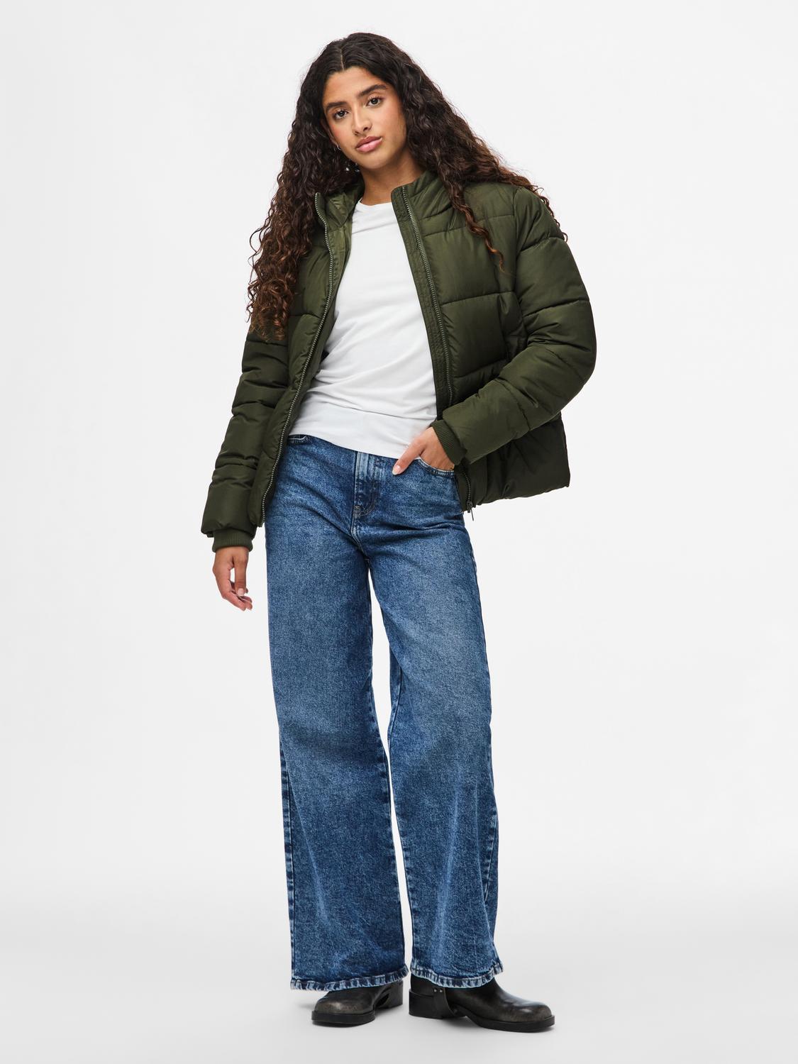 model_shot-front_full